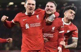 Trío sudamericano festejando el segundo gol del Liverpool: Darwin Núñez, Alexis Mac Allister y Luis Díaz. 