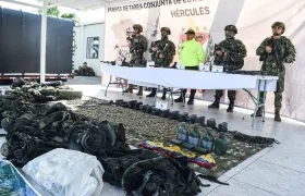 El Ejército mostró el material de guerra incautado a las disidencias de las FARC