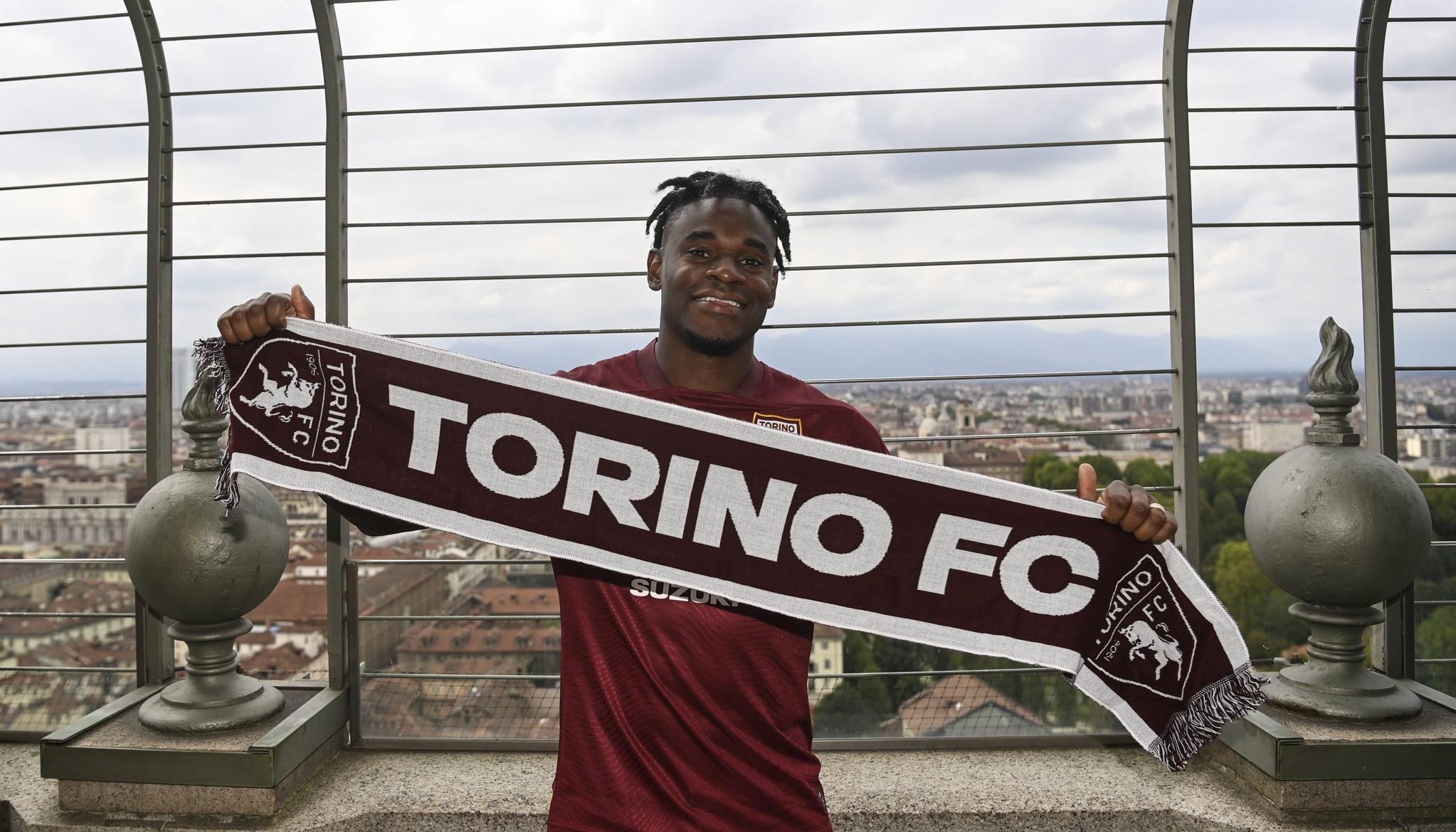 Duván Zapata salvó un punto para el Torino en Italia