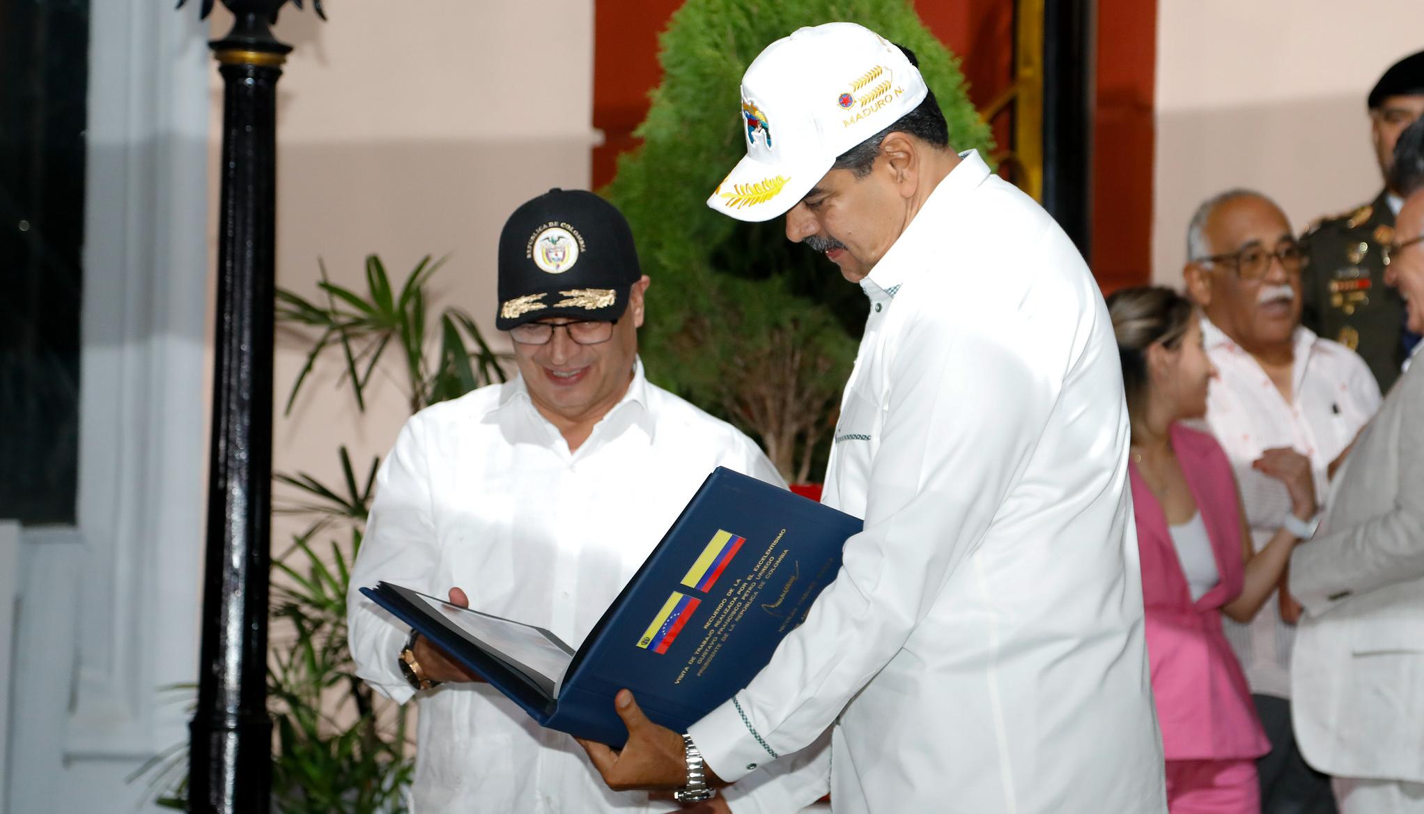 El Presidente Petro y el mandatario de Venezuela, Nicolás Maduro.