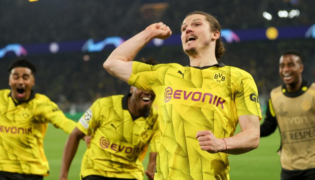 Marcel Sabitzer celebra el cuarto gol del Borussia Dortmund. 