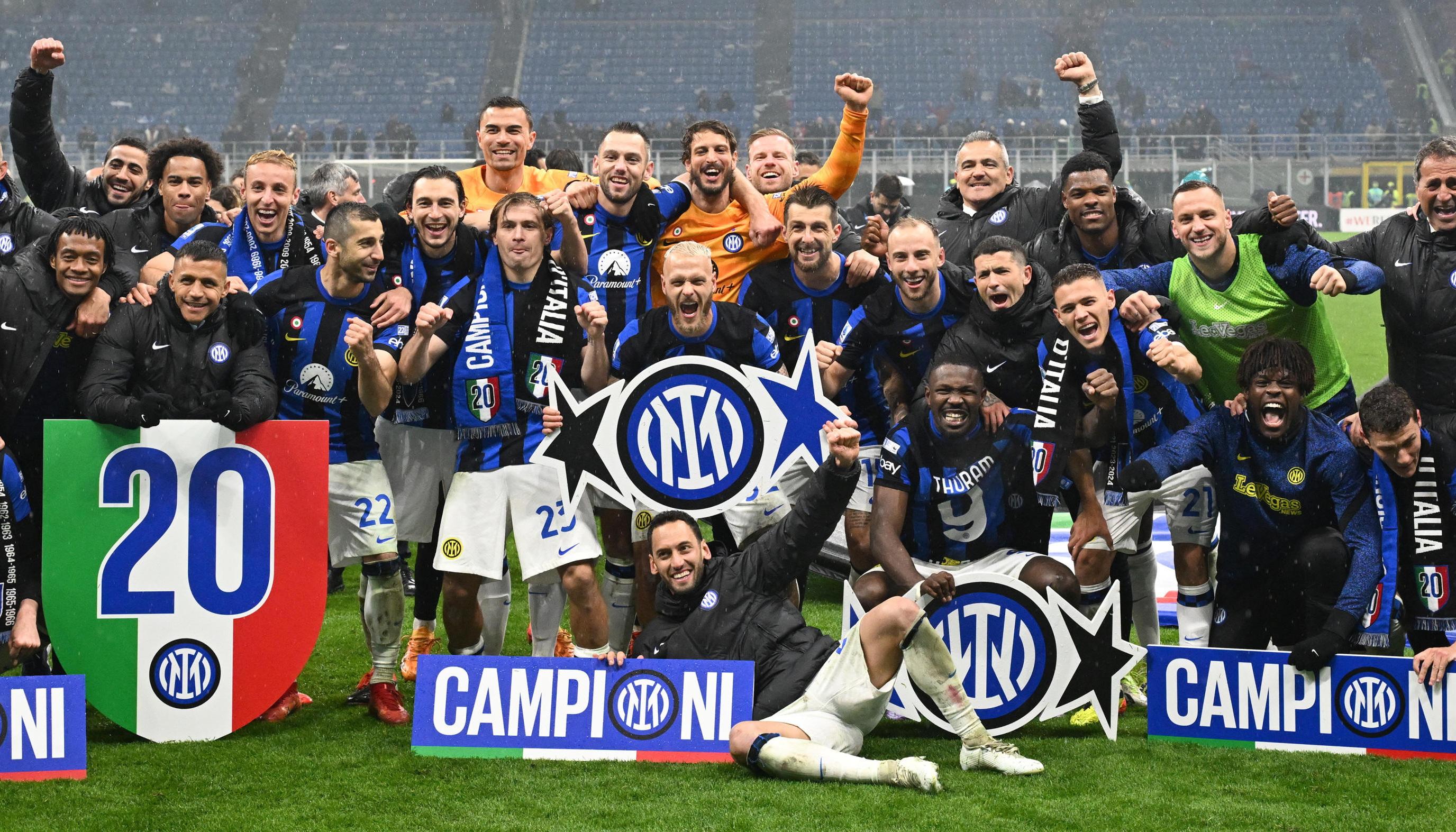 Integrantes del Inter del Milán tras coronarse campeones de la Serie A de Italia.