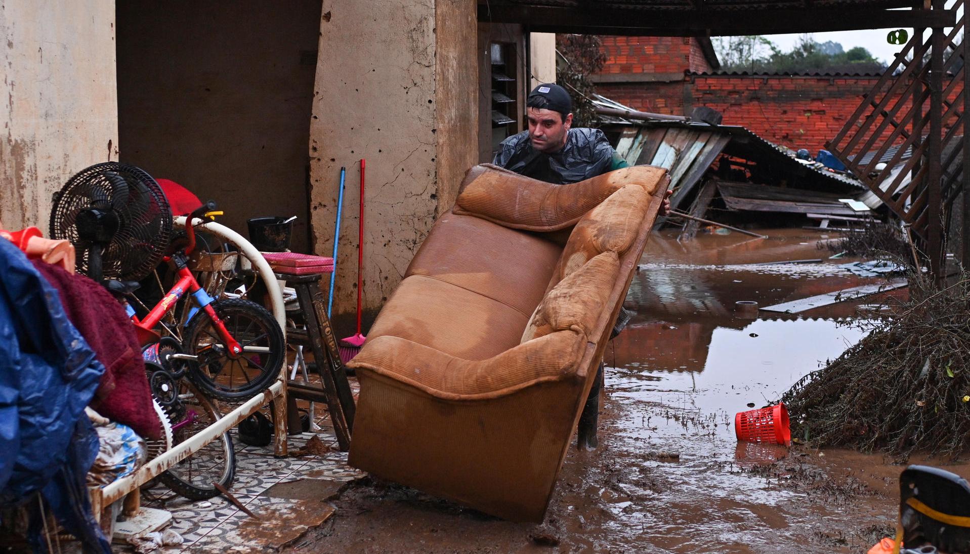 Las inundaciones, a raíz de las fuertes lluvias, han inundando varias poblaciones. 