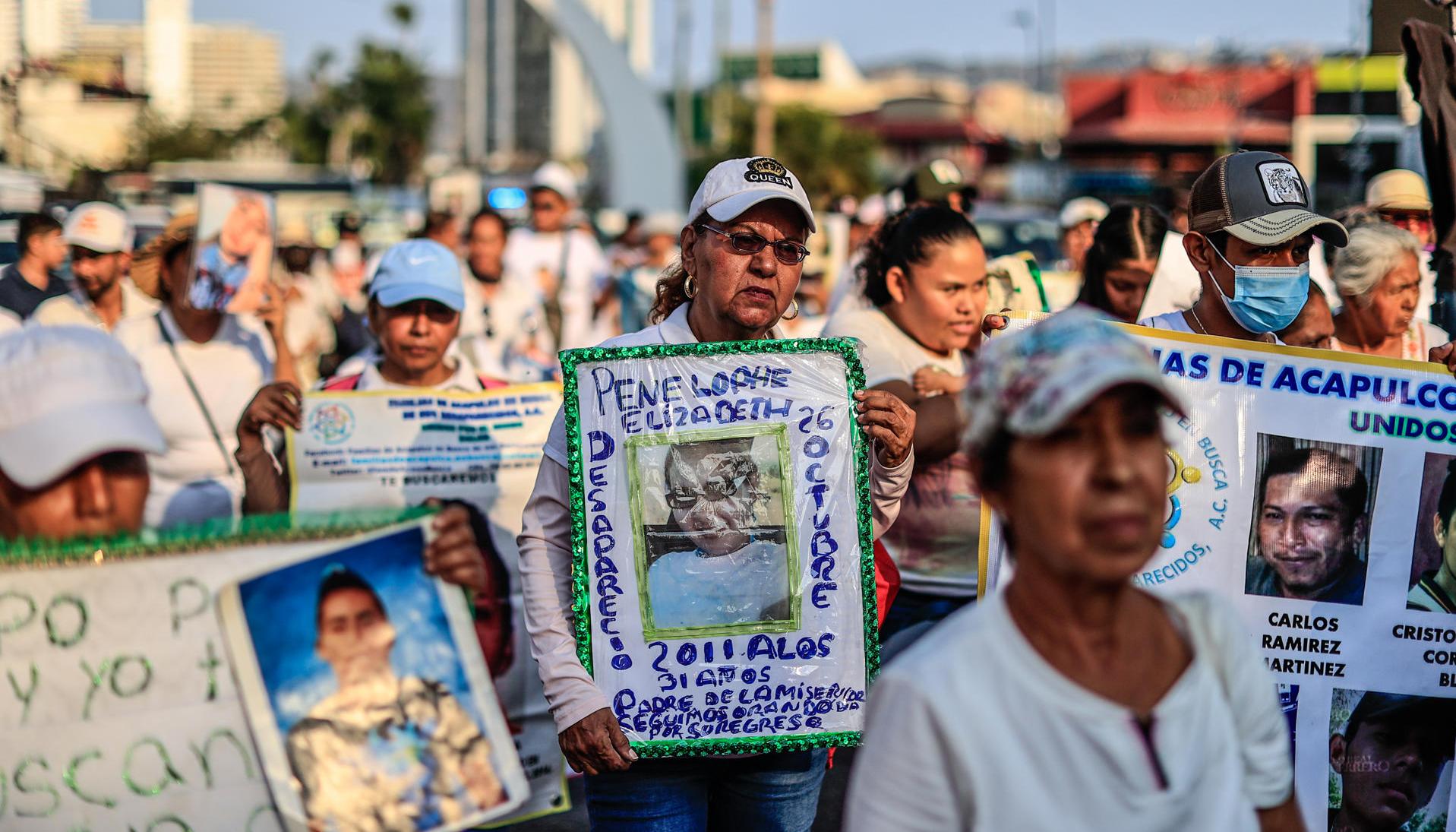  Madres de hijos desaparecidos y diversos colectivos marcharon en el Balneario de Acapulco, México