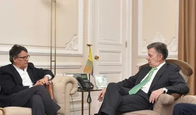 Gustavo Bell y el Presidente Santos.
