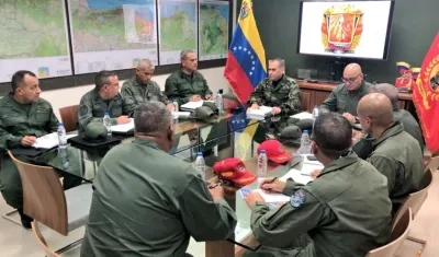 El ministro de Defensa de Venezuela, Vladimir Padrino López, visitó  a militares acantonados en el estado de Táchira, cercano a Colombia.