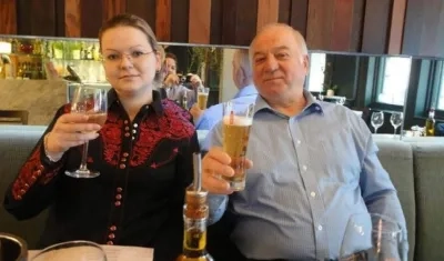Yulia junto a su padre Serguéi Skripal.