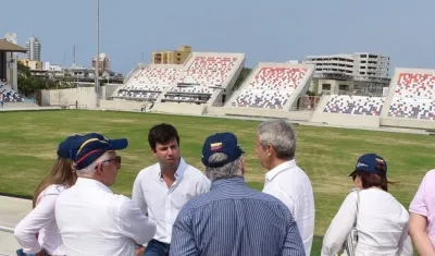 Baltazar Medina conversa con Daniel Noguera en el Romelio Martínez. 