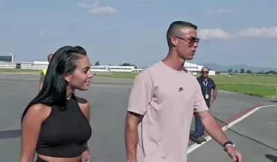 Cristiano Ronaldo llega a Turín acompañado de su novia Georgina.