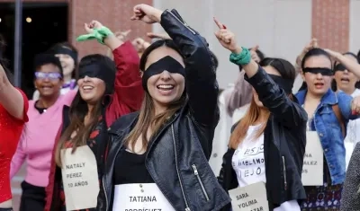 Periodistas colombianas replican la coreografía "Un violador en tu camino" 