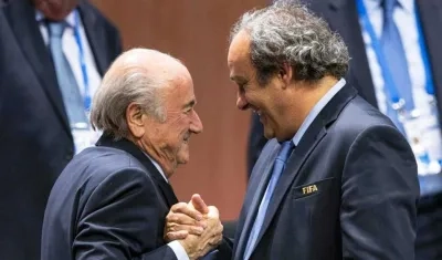 El expresidente e la FIFA Joseph Blatter y el exvicepresidente Michel Platini.
