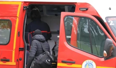 Ambulancias privadas ayudaron al traslado de los intoxicados.