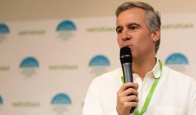 Orlando Cabrales Segovia, presidente de Naturgas, explicando los avances del uso de gas natural.