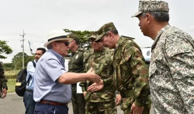 Ministro de Defensa, Guillermo Botero, y el Comandante del Ejército, general Nicacio Martínez.