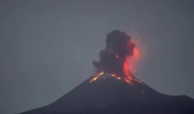 Volcán en erupción.