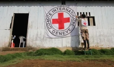 Entidades piden respetar el emblema de la Cruz Roja.