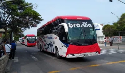 Buses interdepartamentales protestaron y sacaron el trapo rojo para la reactivación del sector.