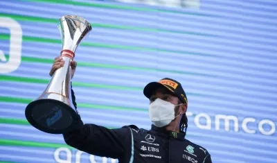 Lewis Hamilton celebra su triunfo. 