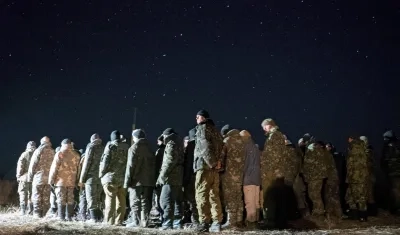  Imagen de archivo de prisioneros ucranianos cerca de Lugansk, región controlada por las tropas rusas.