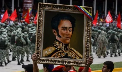 Un cuadro con la imagen del prócer Simón Bolívar.