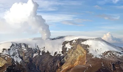 Actividad en el volcán Nevado del Ruiz.