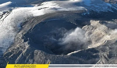 Actividad en el volcán Nevado del Ruiz captada este sábado.