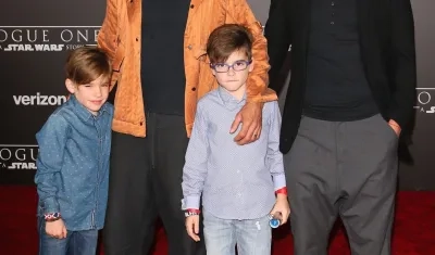 Ricky Martin y Jwan Yosef junto a sus hijos.