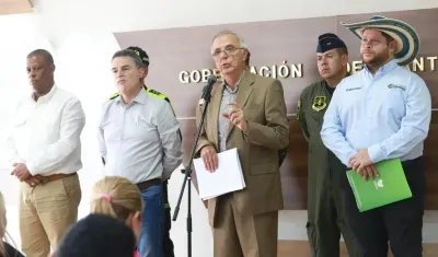 El ministro Iván Velásquez junto a los gobernadores de Chocó, Antioquia y Córdoba