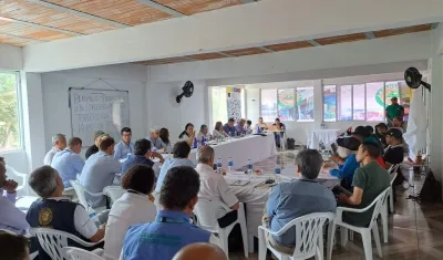 Gobierno y disidencia de FARC en reunión en el Cauca.
