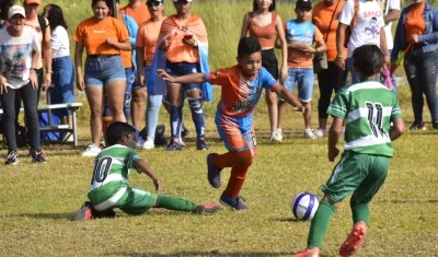 Acción de partido entre Alianza Baranoa y Valledupar FC, en la categoría Sub-15.