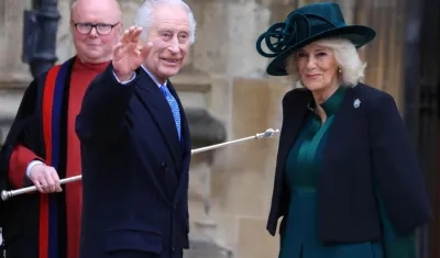 El rey Carlos III y la reina Camila en la misa de Pascua este domingo.