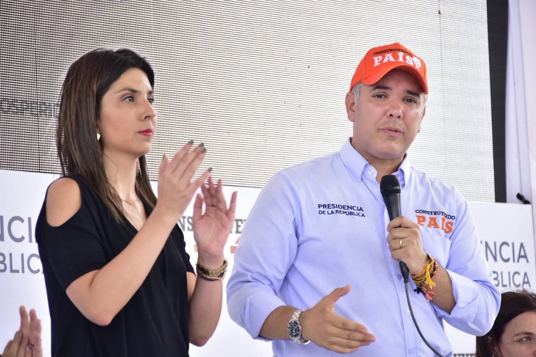La Ministra María Victoria Angulo y el Presidente Iván Duque, durante el lanzamiento del programa en el municipio de Malambo.