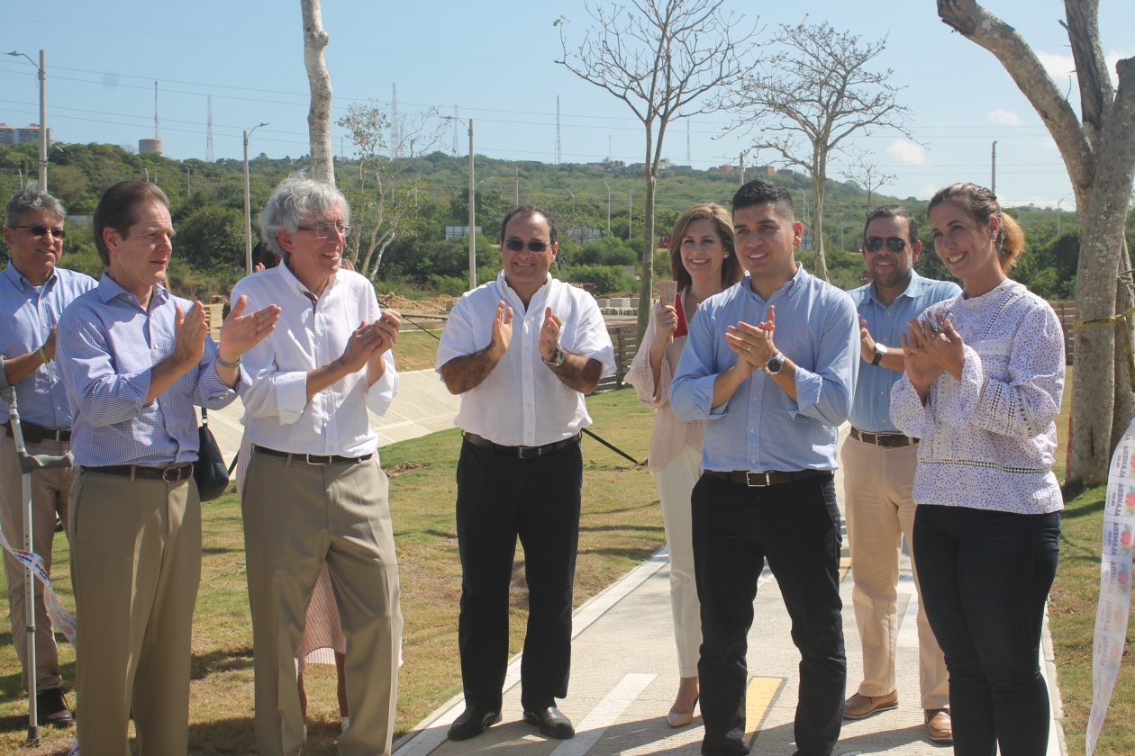 El Presidente de Amarilo, Roberto Moreno; el presidente de Constructora Bolívar, Carlos Arango; el ministro de Vivienda, Jonathan Malagón y la secretaria de Planeación del Distrito, Margarita Zaher.