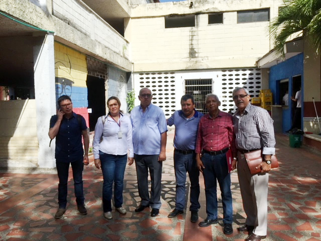Funcionarios de las entidades que adelantarán obras de reconstrucción del Codeba con el rector y directivos de Asocodeba