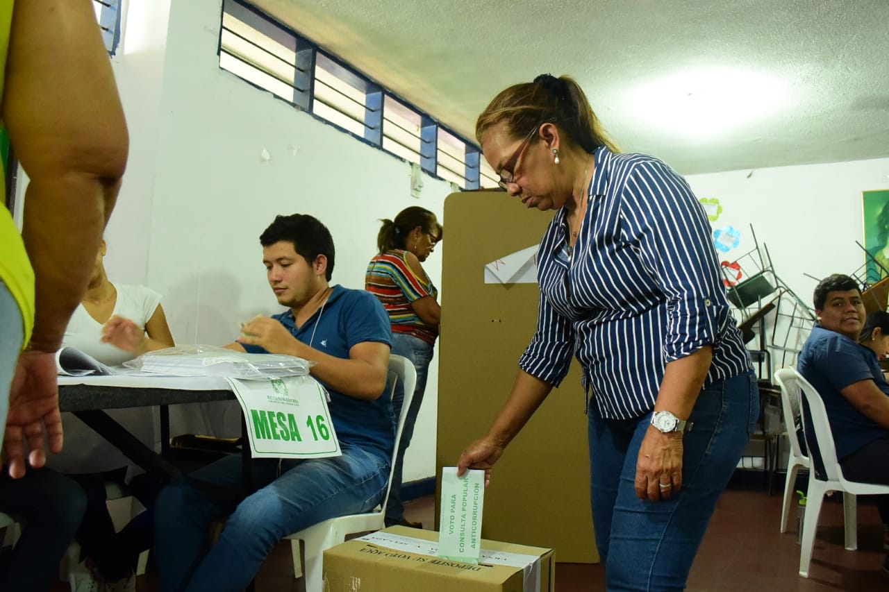 Puesto de votación en el Colegio Sofía Camargo. 