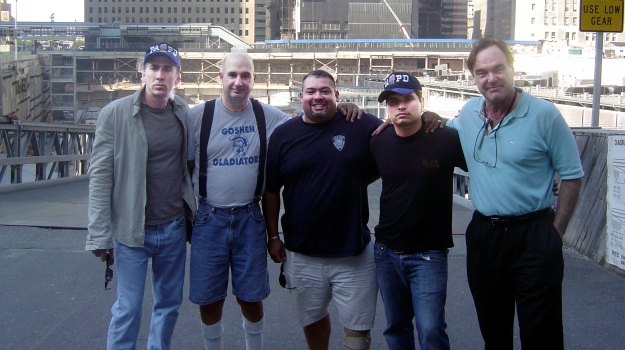 Will Jimeno con Nicolas Cage, Oliver Stones y otros integrantes de la película.
