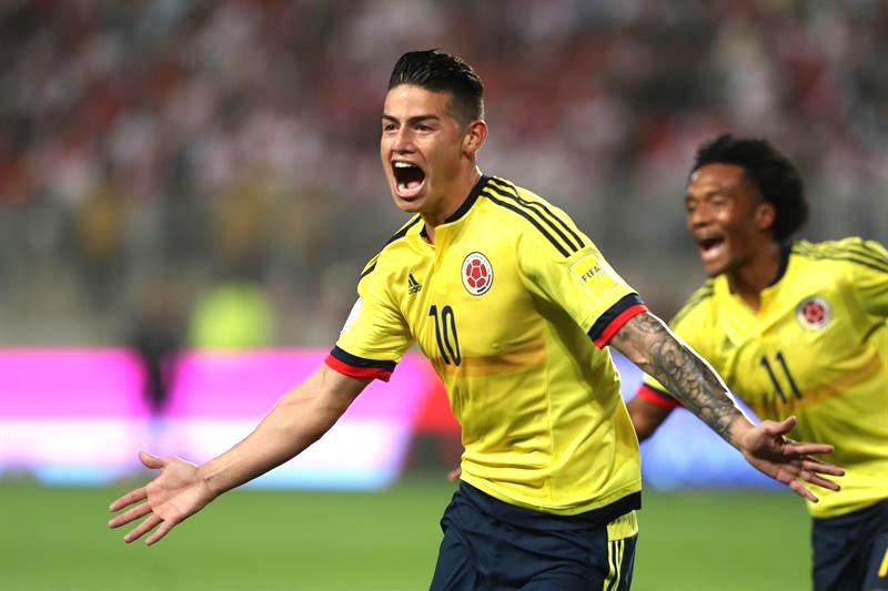 James Rodríguez y Juan Guillermo Cuadrado celebrando el valioso gol en Lima.