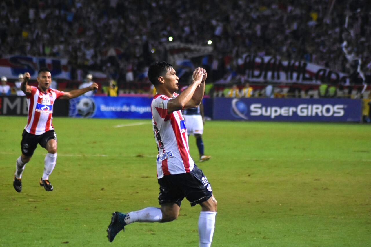Teófilo Gutiérrez celebrando el segundo gol para los locales.