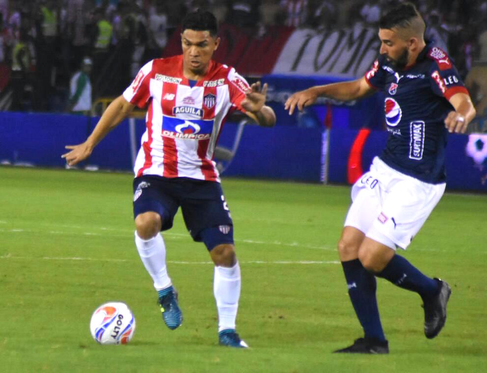 Teófilo Gutiérrez iniciando un ataque al comienzo del partido.