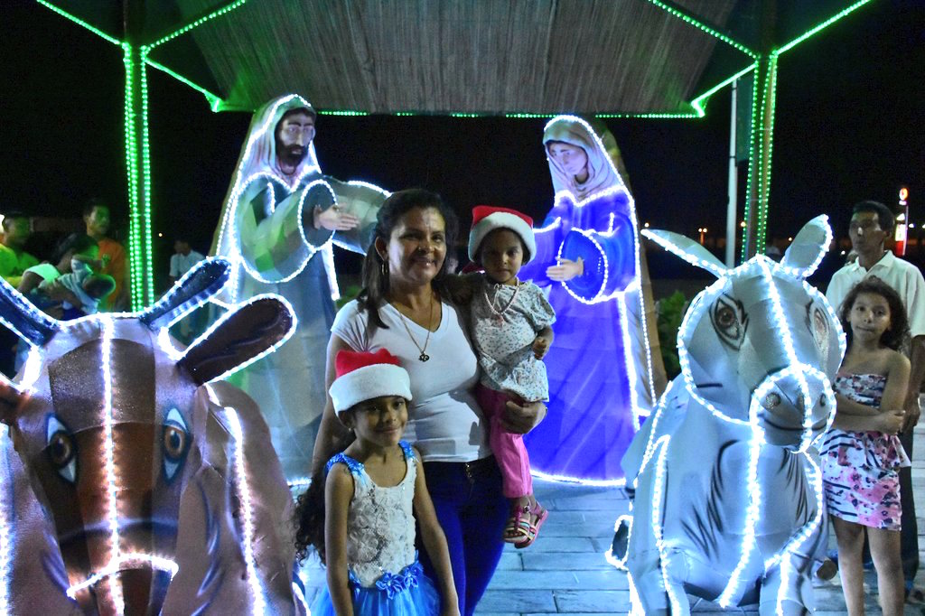 El Parque Bicentenario, en el suroccidente de Barranquilla, también cuenta con su alumbrado navideño.
