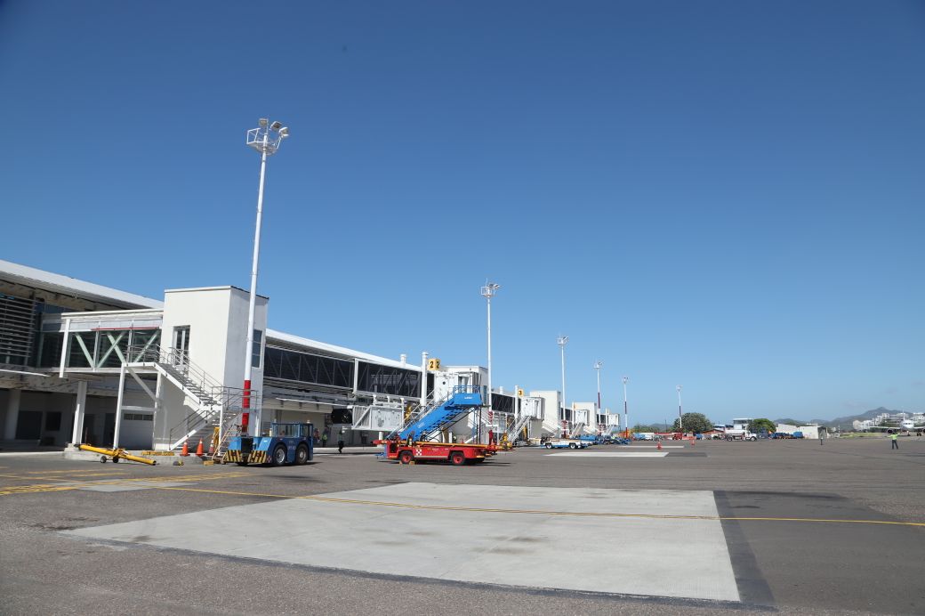 El aeropuerto Simón Bolívar pasó de 6.271 metros cuadrados a 15.413 metros cuadrados. Su inversión fue de 109.500 millones pesos.