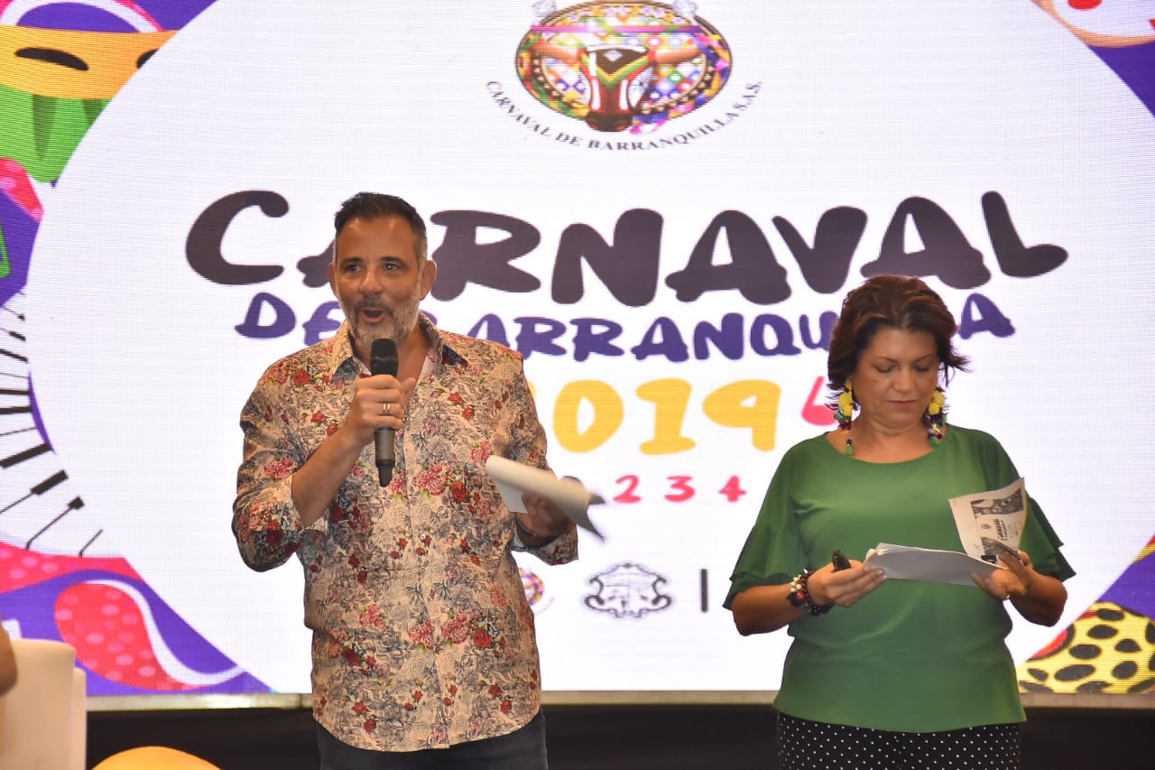 El Secretario de Cultura, Juan José Jaramillo, y la Directora del Carnaval, Carla Celia.