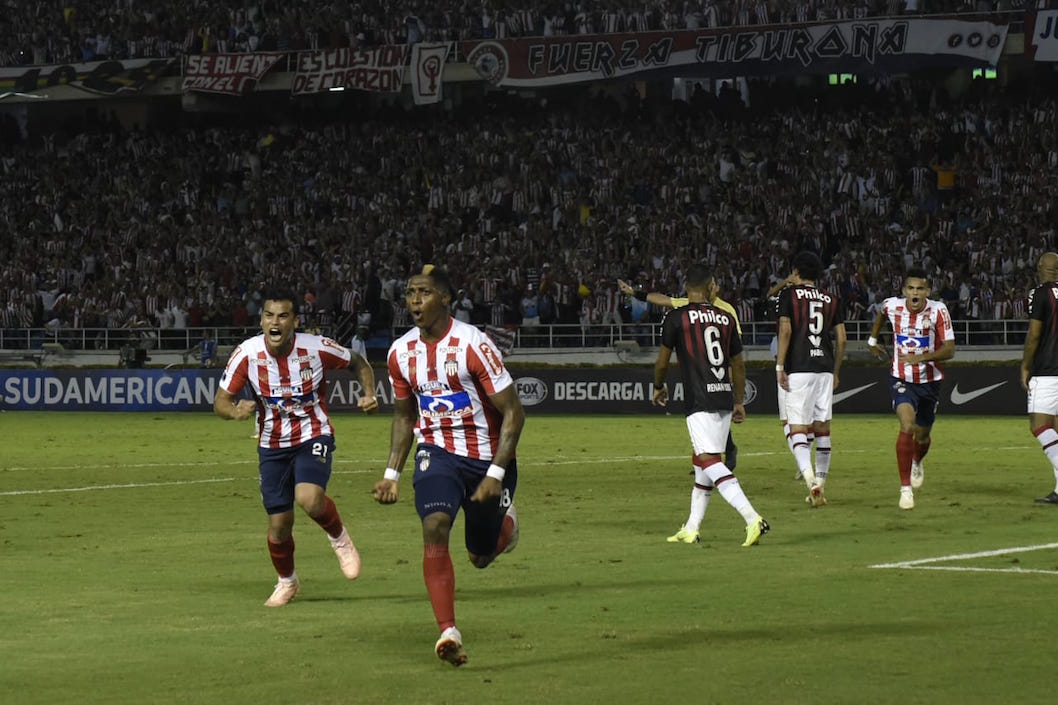 Festejo de Yony González del gol del empate.