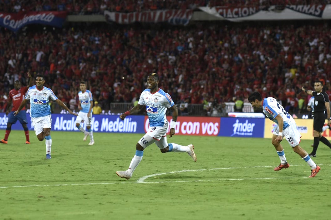Yony González celebrando el gol del descuento.