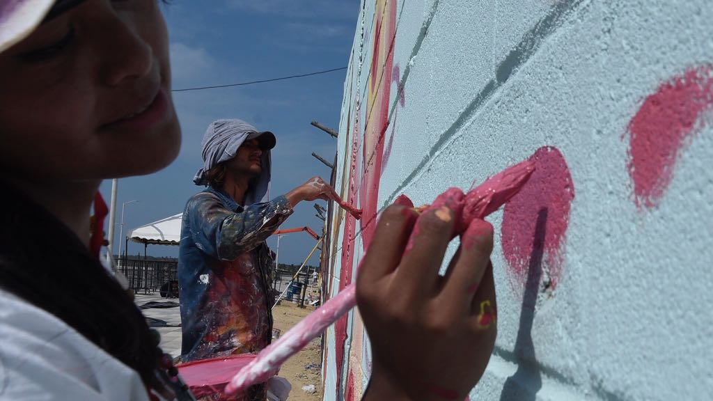 'Volátil' acompañado de 'Chela', artistas urbanos que participan en Killart.