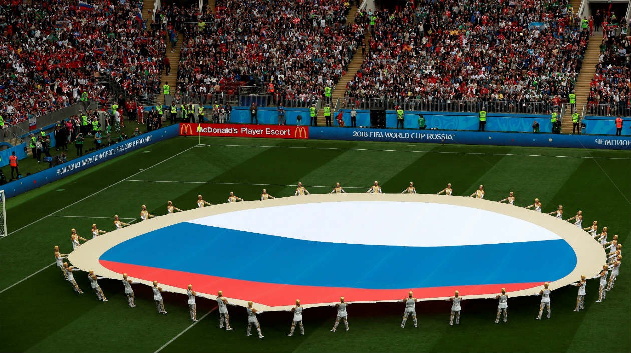 La bandera de Rusia antes del partido. 