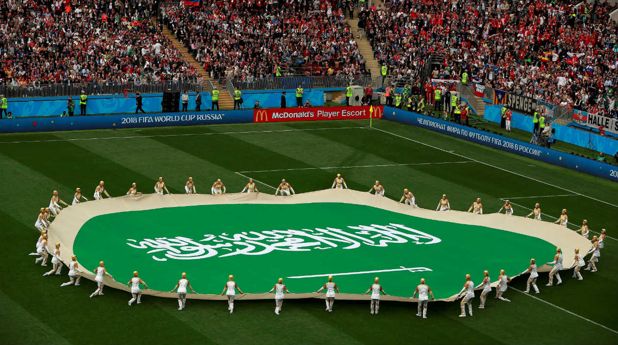 Arabia Saudita también fue homenajeada antes del inicio del juego.