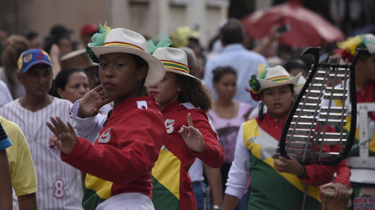 La banda marcial de la Institución Educativa de Las Nieves acompañó la procesión.