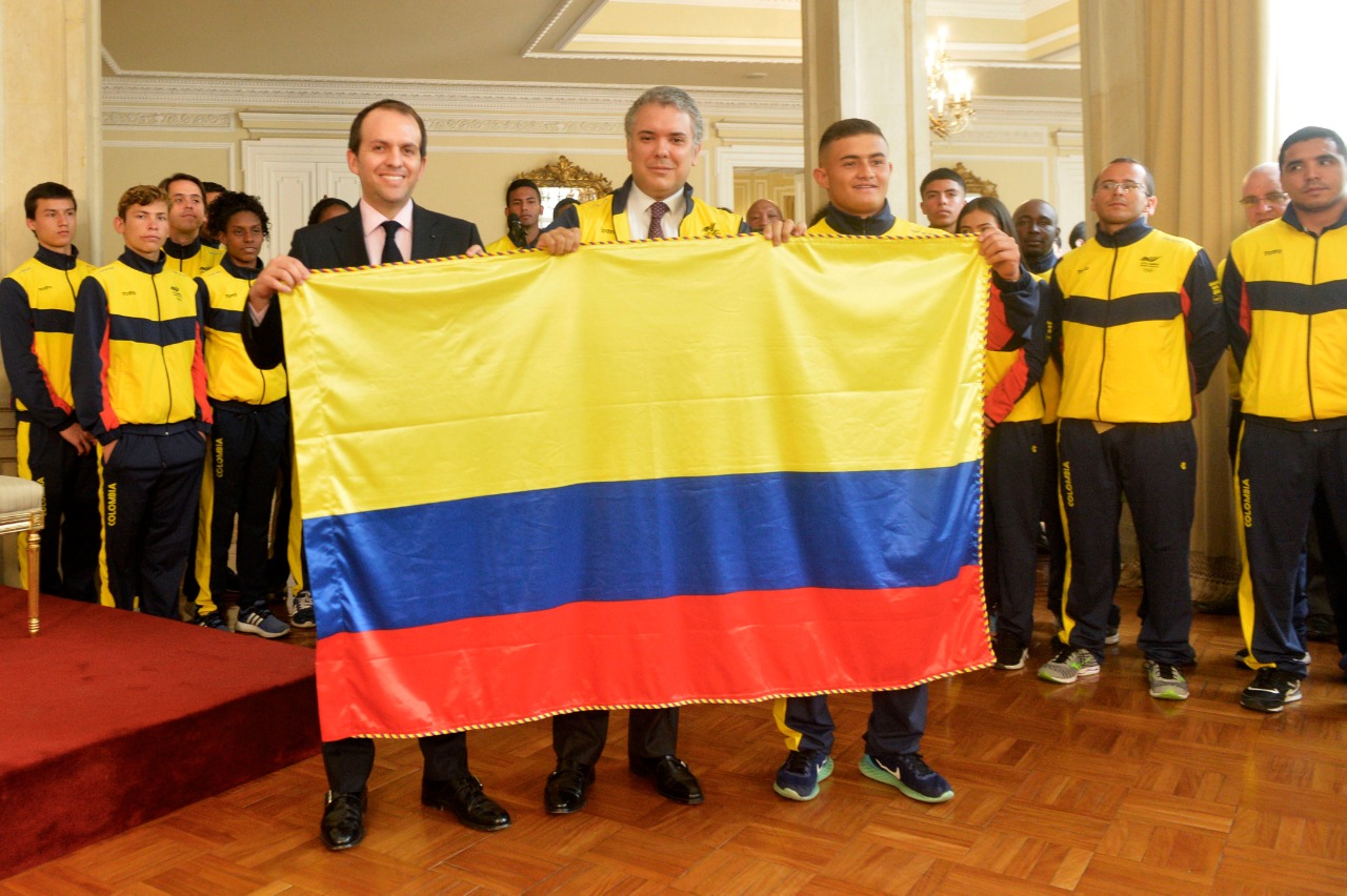 El Presidente y el nuevo Director de Coldeportes, Ernesto Lucena, desearon éxitos a los deportistas que representarán a Colombia en los Olímpicos de la Juventud.