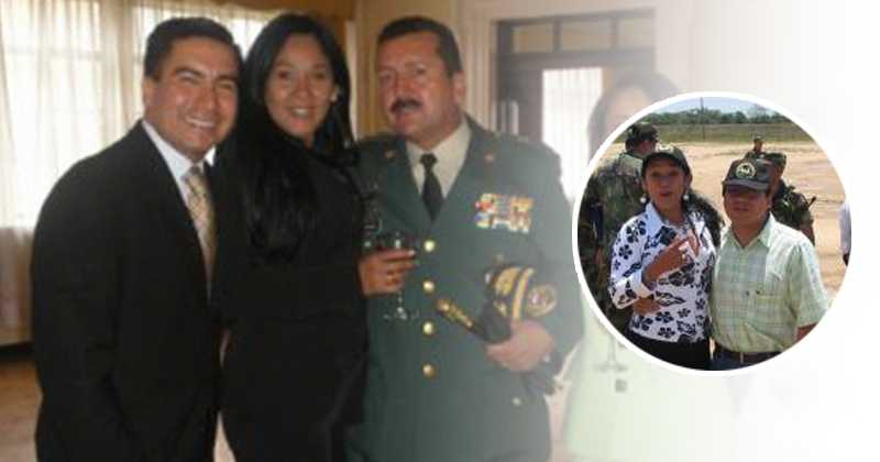 Marilú Ramírez en ceremonia con oficiales del Ejército.